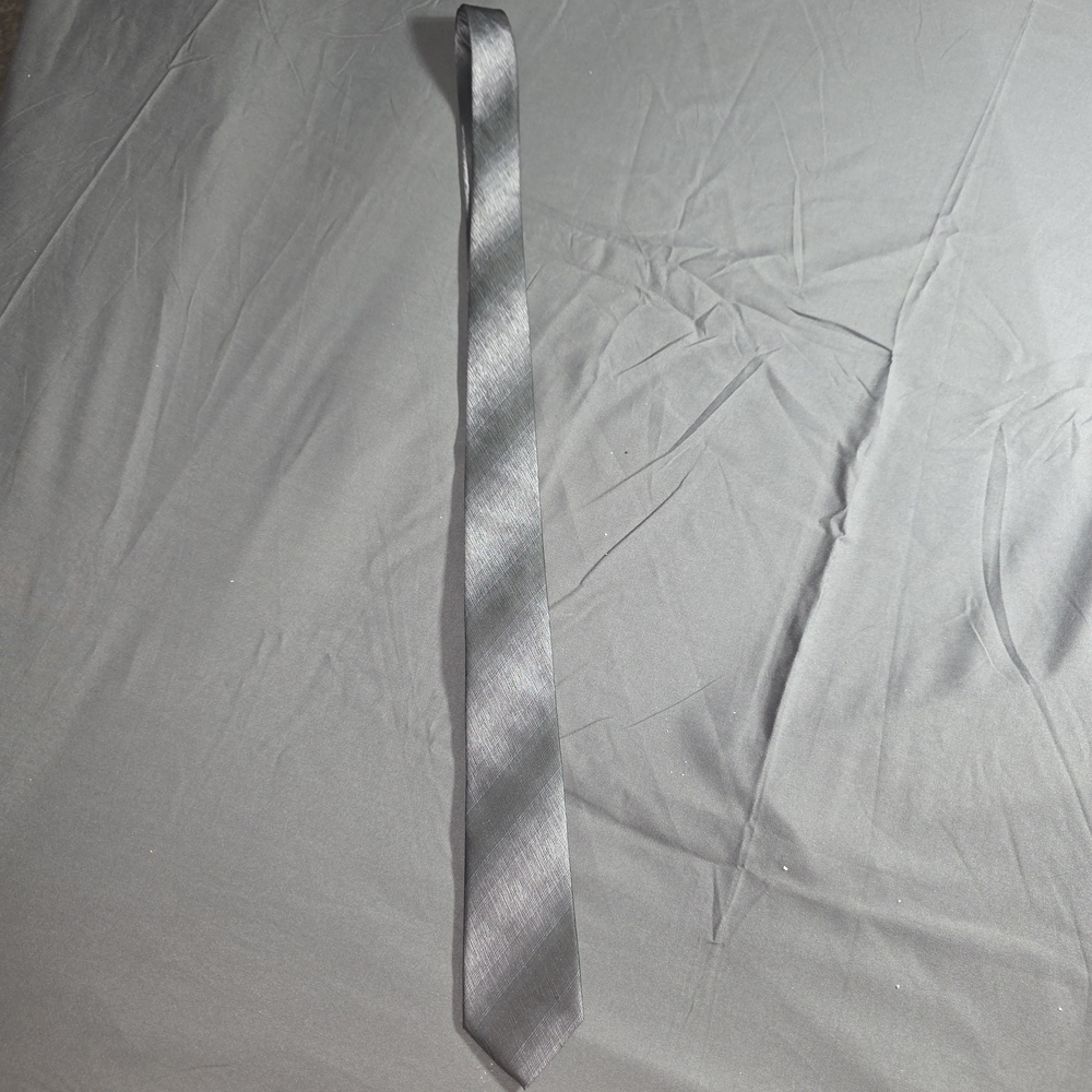 Sophisticated Gray Tie for Men